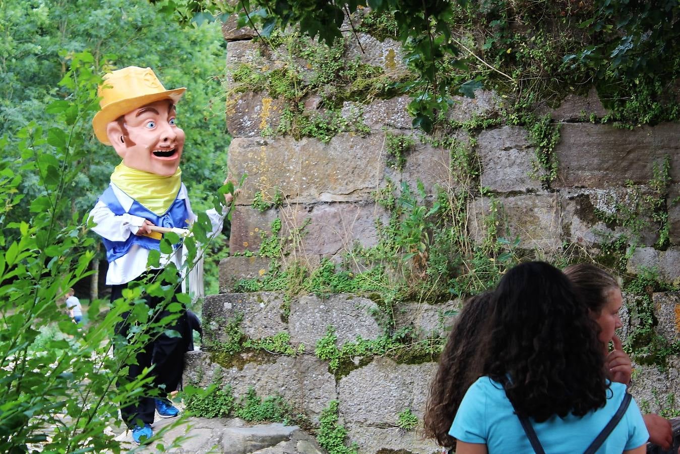 Los gigantes y cabezudos fueron el centro de la diversión, especialmente para los más jóvenes.