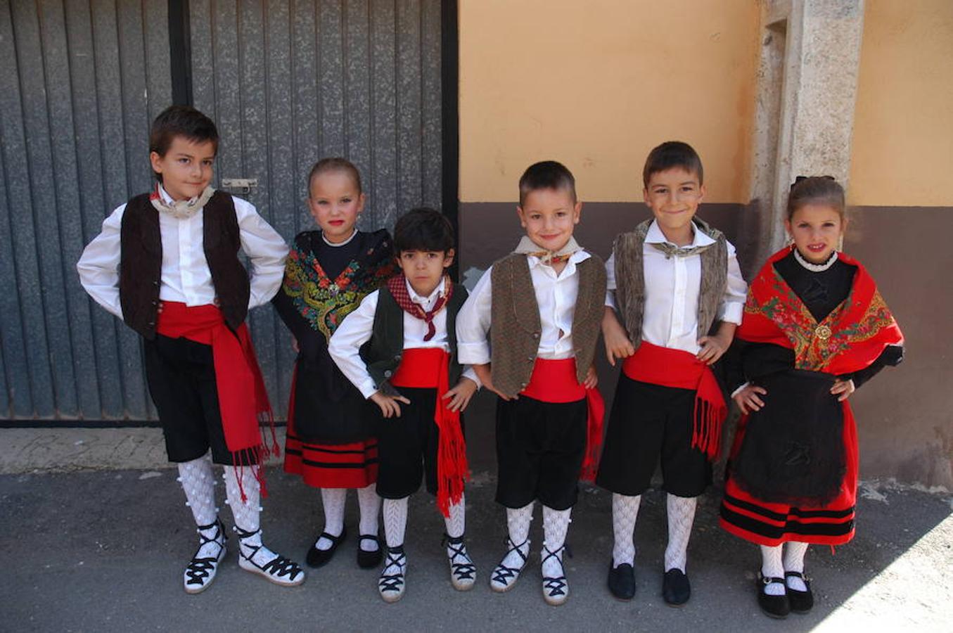 Imágenes correspondientes a la I Fiesta de la Jota que se ha celebrado en Alcanadre. 