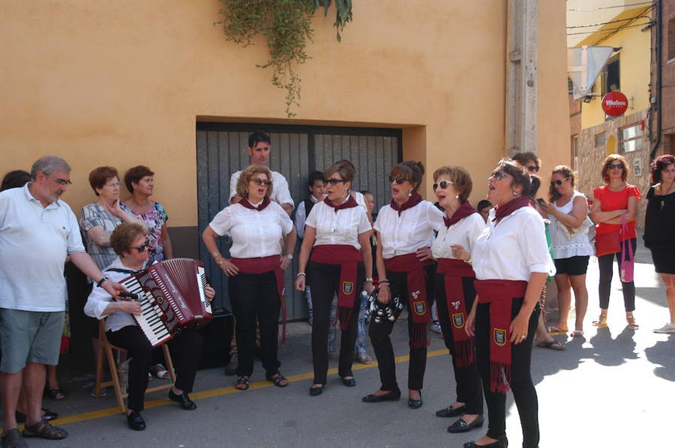 Imágenes correspondientes a la I Fiesta de la Jota que se ha celebrado en Alcanadre. 