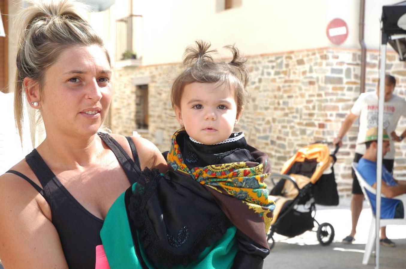 Imágenes correspondientes a la I Fiesta de la Jota que se ha celebrado en Alcanadre. 