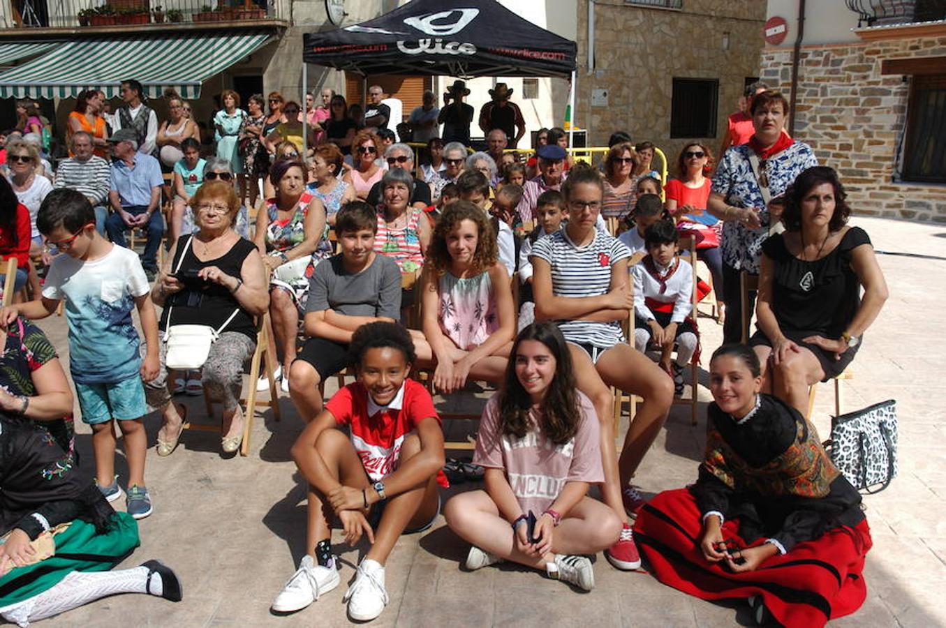 Imágenes correspondientes a la I Fiesta de la Jota que se ha celebrado en Alcanadre. 