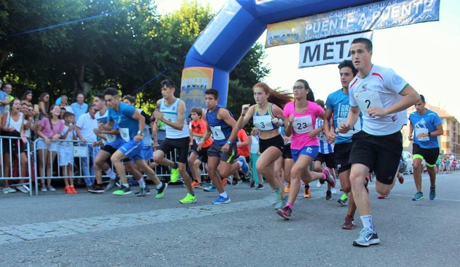 XVIII Carrera Puente a Puente 'Trofeo Violeta Villanueva' en la que han participado cientos de niños en una festiva Ezcaray. 