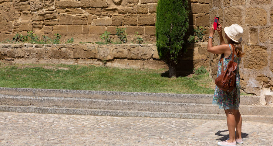 Lo mejor es darse un paseo por la localidad. Sajazarra destaca por su enorme belleza y su historia. Una delicia perderse por sus calles. 