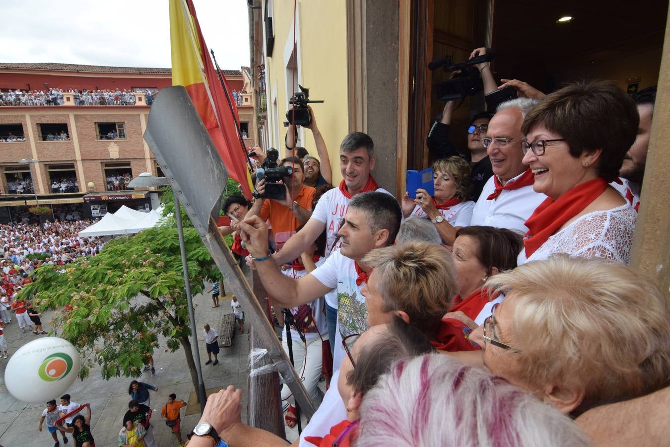 Las imágenes del interior de la Casa Consistorial alfareña en el inicio de sus fiestas