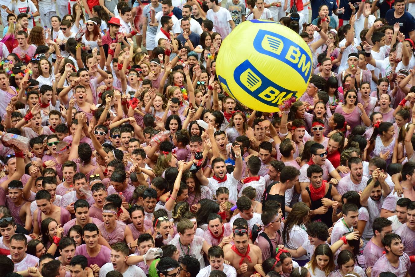 Así vivieron los más jóvenes el inicio de las fiestas alfareñas