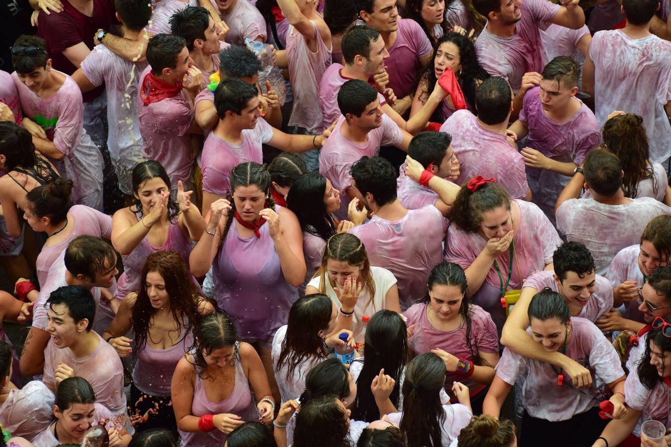 Así vivieron los más jóvenes el inicio de las fiestas alfareñas