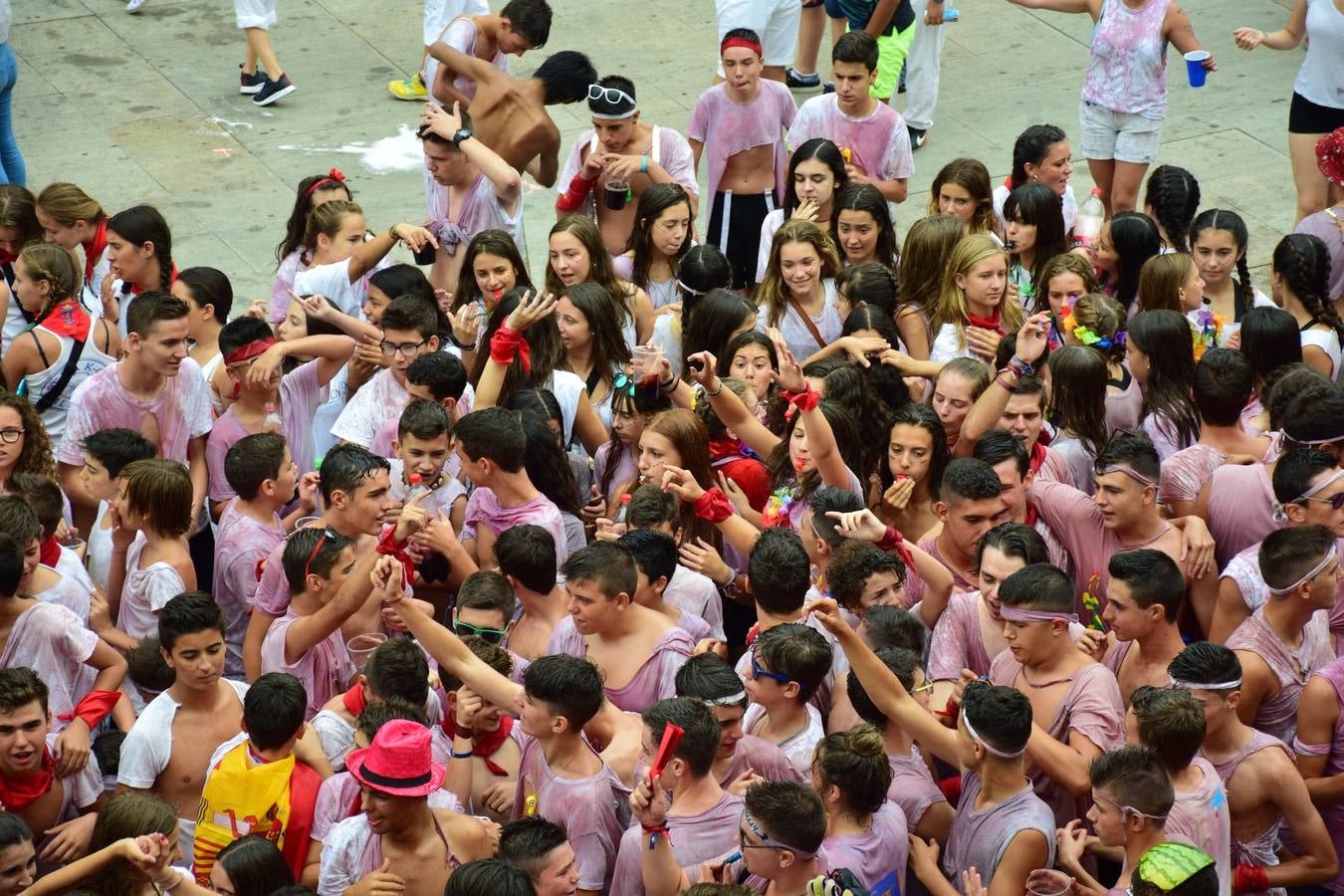 Así vivieron los más jóvenes el inicio de las fiestas alfareñas