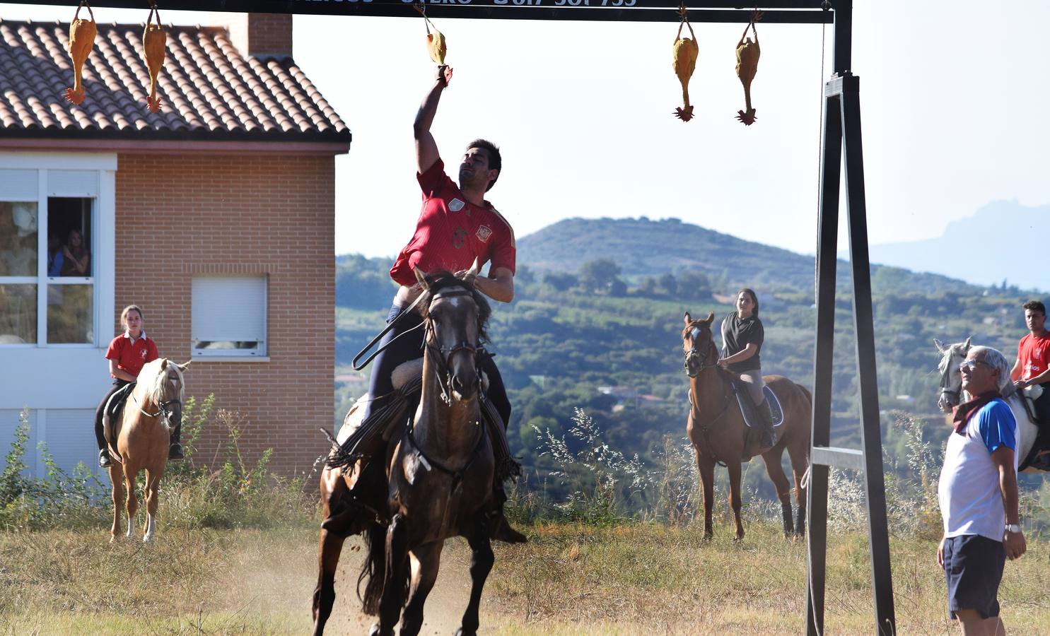 Las imágenes de la tradicional carrera ecuestre del Iregua