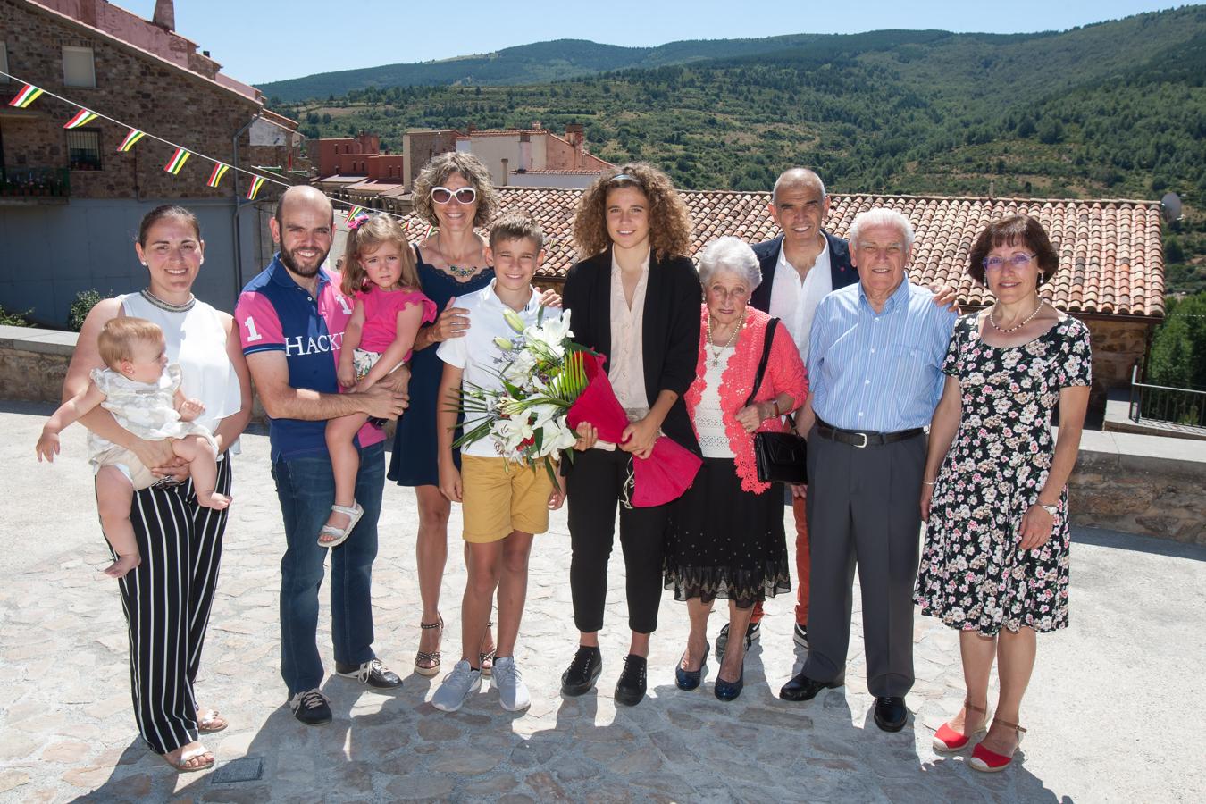 Lumbreras homenajea a Ana Tejada, la futbolista campeona de Europa sub-17, y la nombra Hija Adoptiva de San Andrés