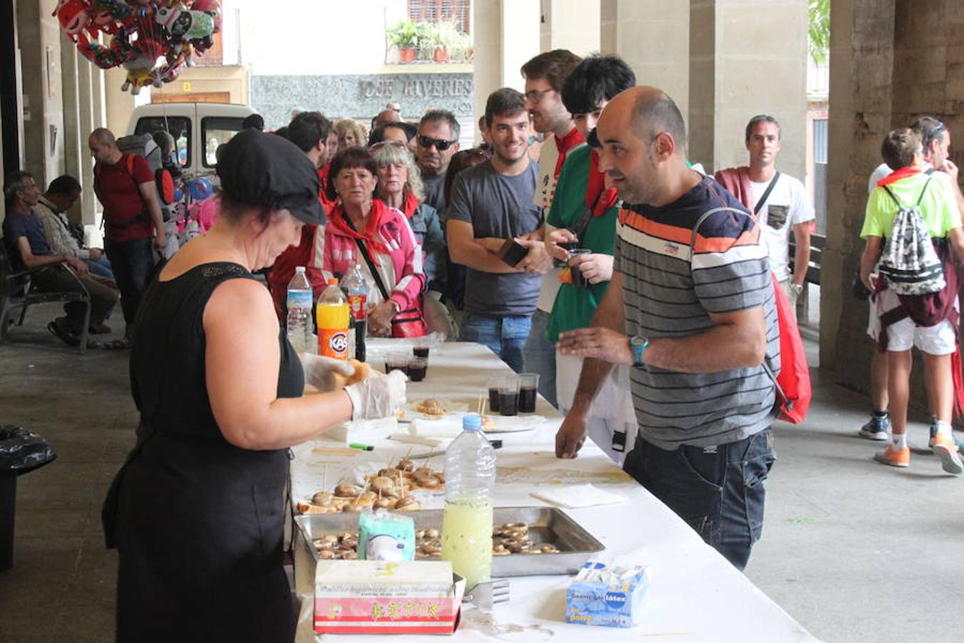 Un centenar de alfareñas participó en la comida y en los actos organizados para el día de la mujer de las fiestas