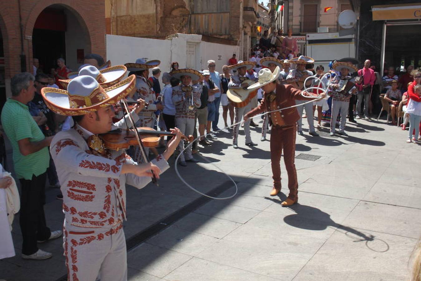 Un centenar de alfareñas participó en la comida y en los actos organizados para el día de la mujer de las fiestas