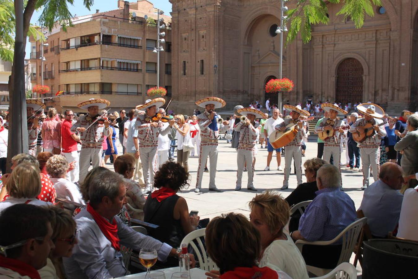 Un centenar de alfareñas participó en la comida y en los actos organizados para el día de la mujer de las fiestas