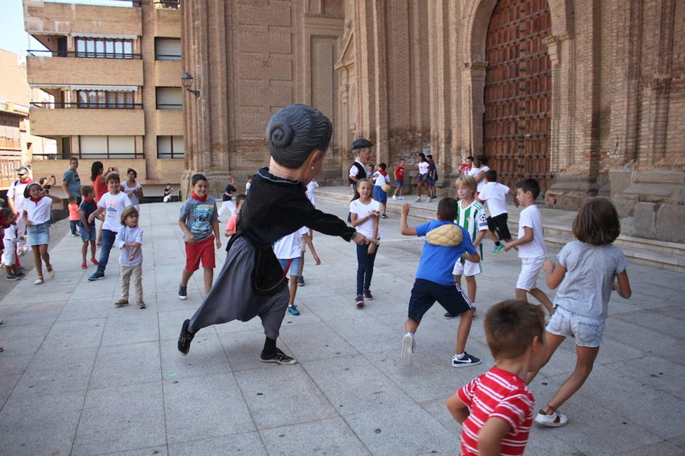 Un centenar de alfareñas participó en la comida y en los actos organizados para el día de la mujer de las fiestas