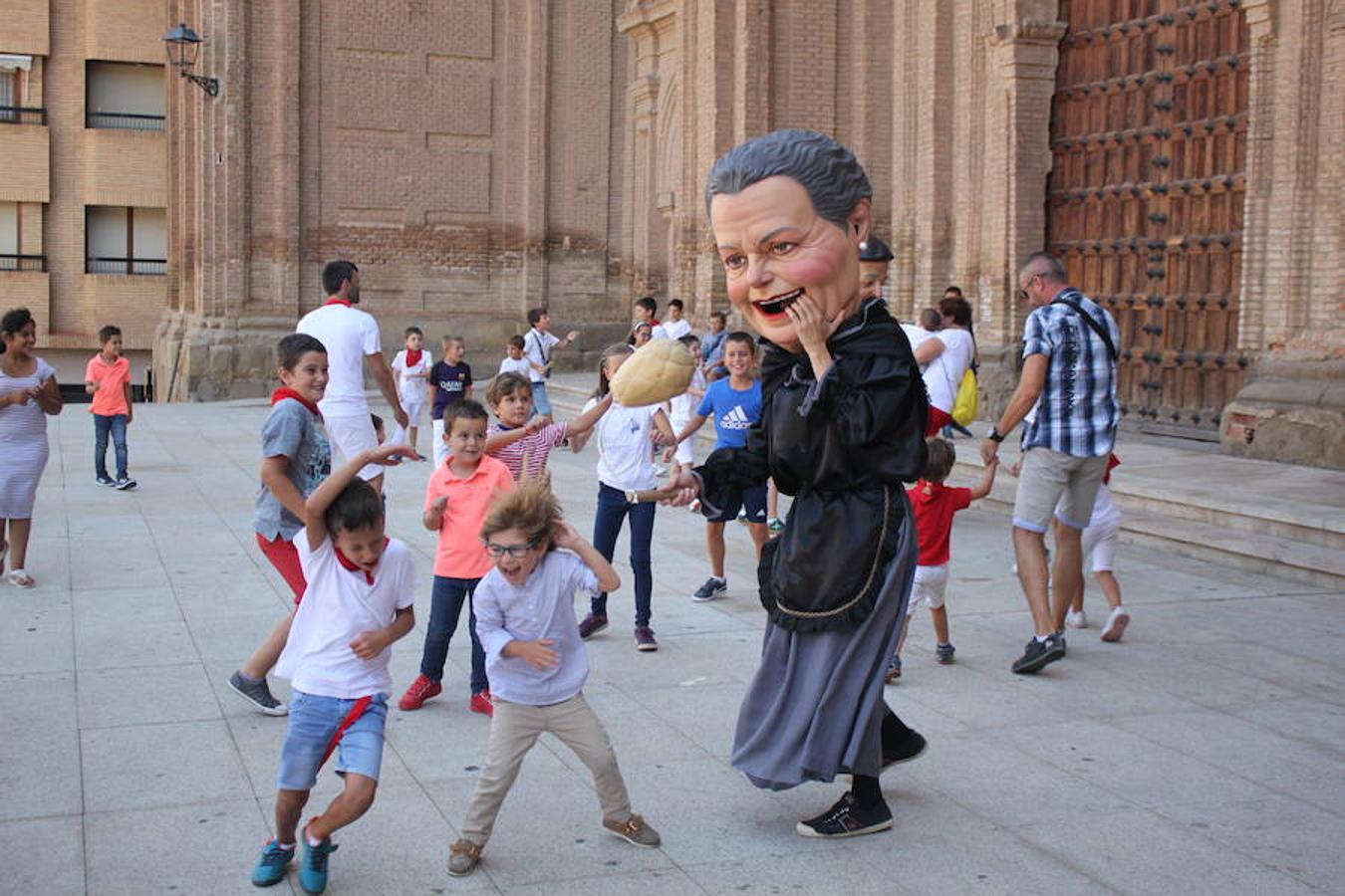 Un centenar de alfareñas participó en la comida y en los actos organizados para el día de la mujer de las fiestas