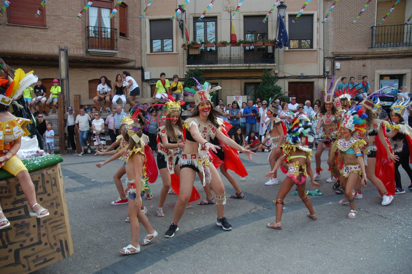 Disparo del cohete y desfile de carrozas