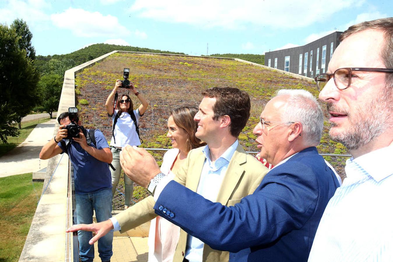 El presidente del Partido Popular Pablo Casado ha visitado hoy La Rioja y se ha interesado por los temas candentes de la región.