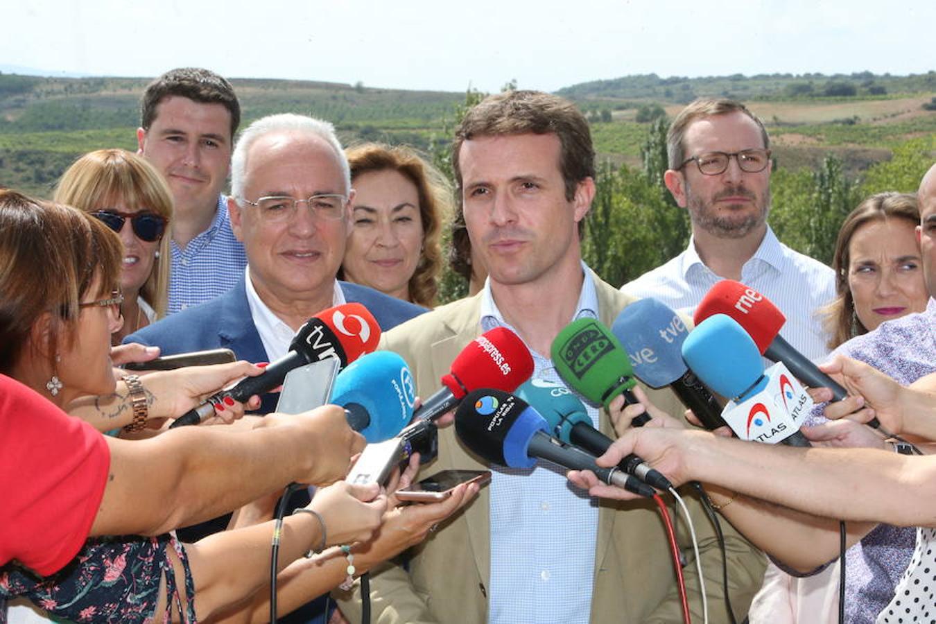 El presidente del Partido Popular Pablo Casado ha visitado hoy La Rioja y se ha interesado por los temas candentes de la región.