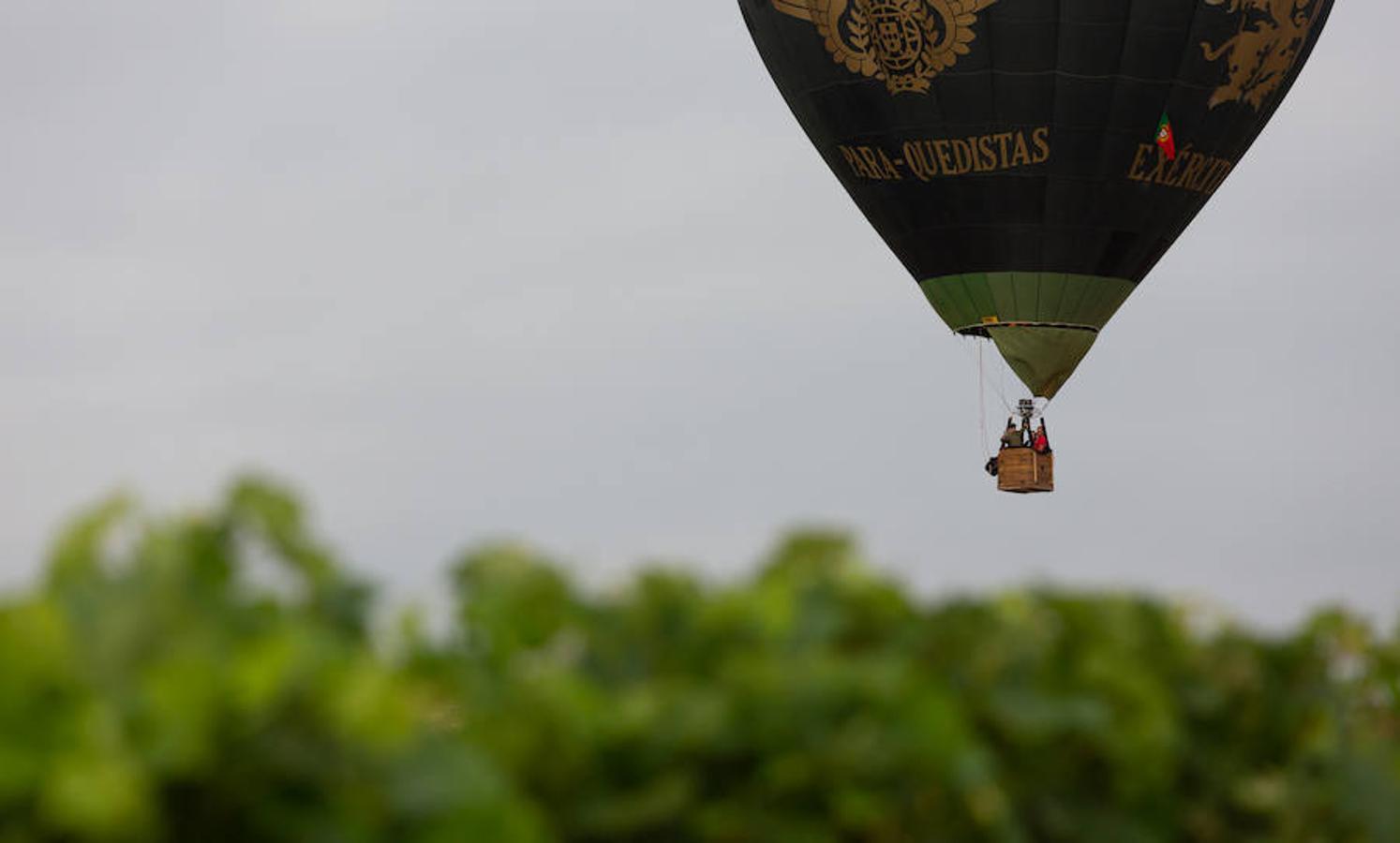 El cielo de Haro se llena estos días de los colores de 26 globos aerostáticos que compiten en el XLV Campeonato de España Nacional de Globos Aerostáticos, que concluirá el próximo día 2 y en el que se recorren del orden de 15 kilómetros por vuelo.