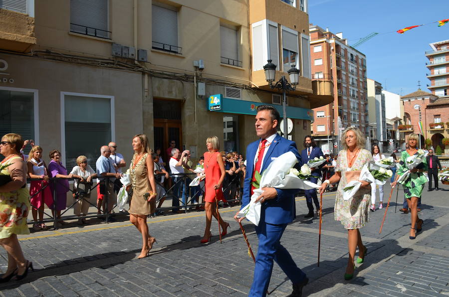 Cientos de calagurritanos se acercaron a la catedral para agasajar con ramos multicolores a los mártires calagurritanos 