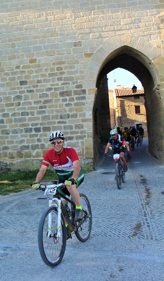 La IV marcha de bicicleta de montaña 'Hazla del Tirón' de Tirgo reunió a 400 corredores por un precioso recorrido en torno a los montes Oberenes.