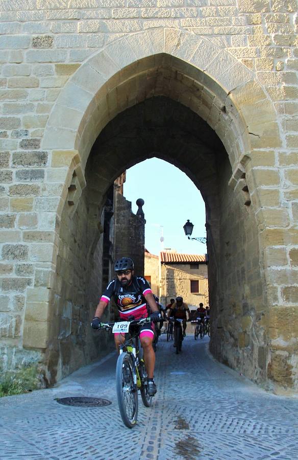 La IV marcha de bicicleta de montaña 'Hazla del Tirón' de Tirgo reunió a 400 corredores por un precioso recorrido en torno a los montes Oberenes.