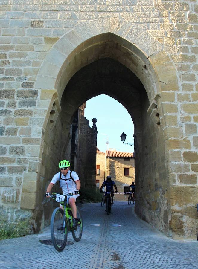 La IV marcha de bicicleta de montaña 'Hazla del Tirón' de Tirgo reunió a 400 corredores por un precioso recorrido en torno a los montes Oberenes.