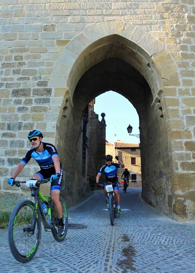 La IV marcha de bicicleta de montaña 'Hazla del Tirón' de Tirgo reunió a 400 corredores por un precioso recorrido en torno a los montes Oberenes.