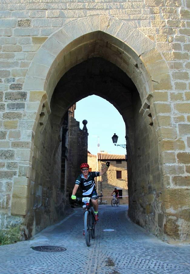 La IV marcha de bicicleta de montaña 'Hazla del Tirón' de Tirgo reunió a 400 corredores por un precioso recorrido en torno a los montes Oberenes.