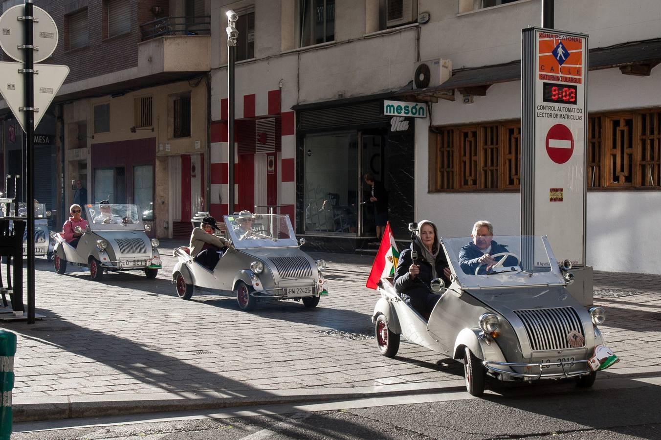 La concentración de microcoches inicia su periplo por La Rioja 