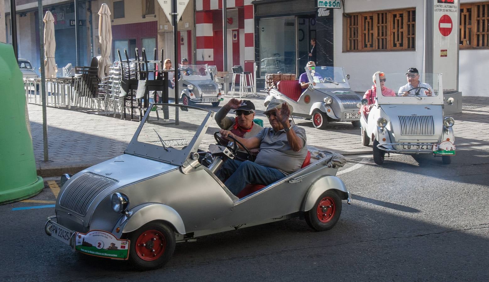 La concentración de microcoches inicia su periplo por La Rioja 