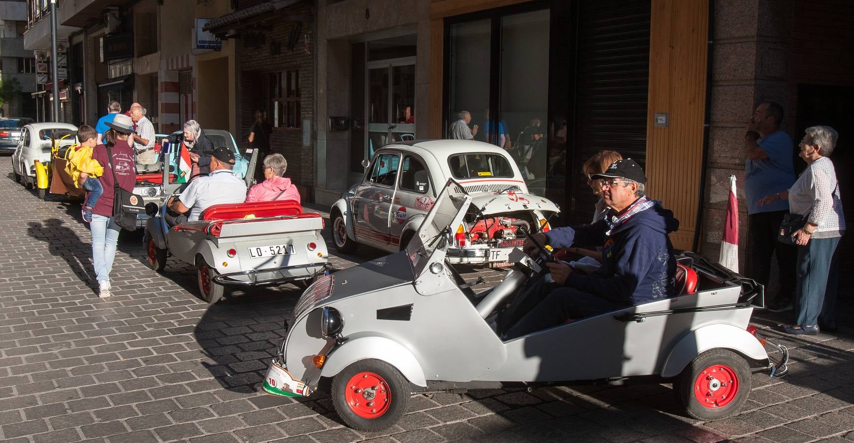 La concentración de microcoches inicia su periplo por La Rioja 