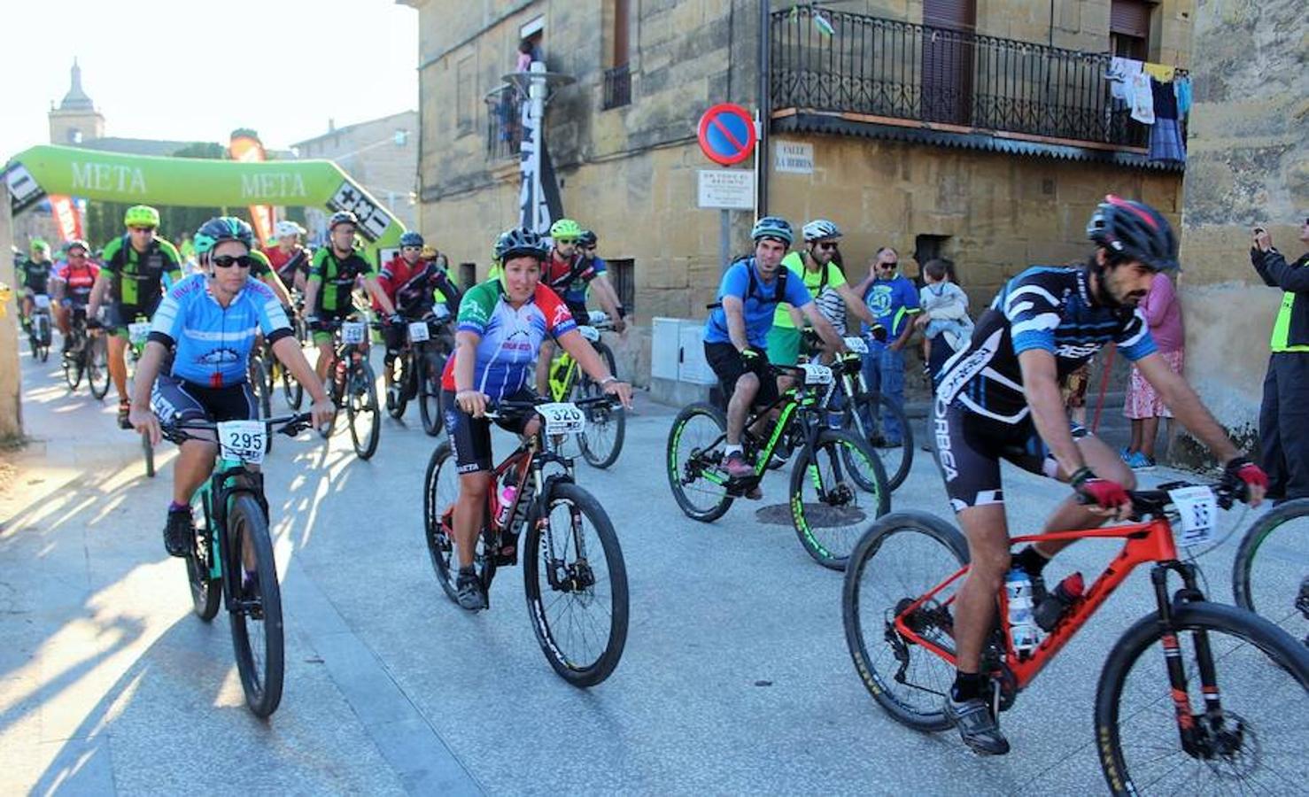 La IV marcha de bicicleta de montaña 'Hazla del Tirón' de Tirgo reunió a 400 corredores por un precioso recorrido en torno a los montes Oberenes.