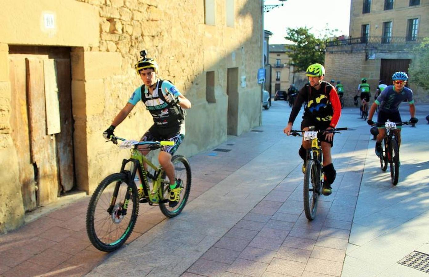 La IV marcha de bicicleta de montaña 'Hazla del Tirón' de Tirgo reunió a 400 corredores por un precioso recorrido en torno a los montes Oberenes.