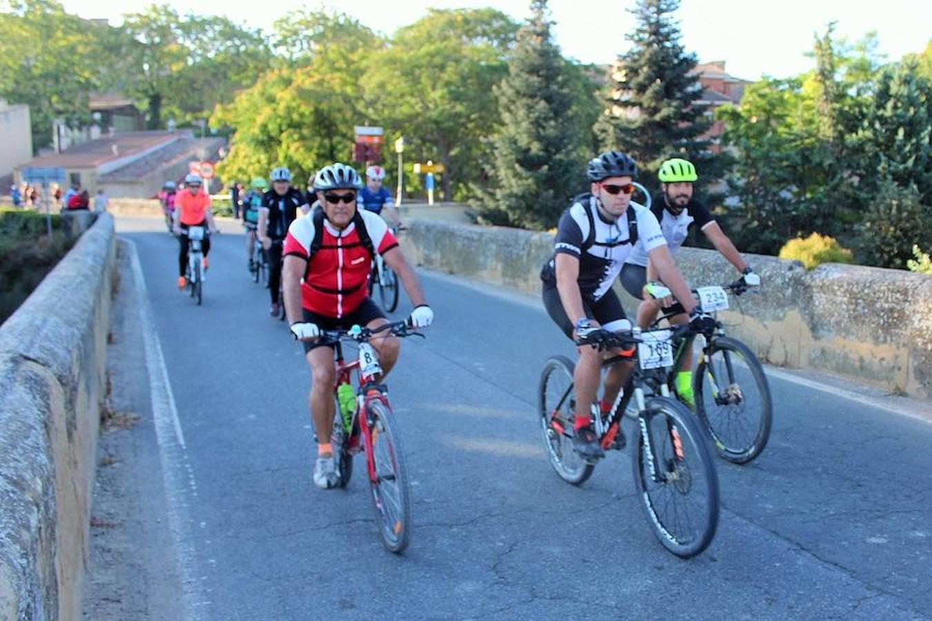 La IV marcha de bicicleta de montaña 'Hazla del Tirón' de Tirgo reunió a 400 corredores por un precioso recorrido en torno a los montes Oberenes.