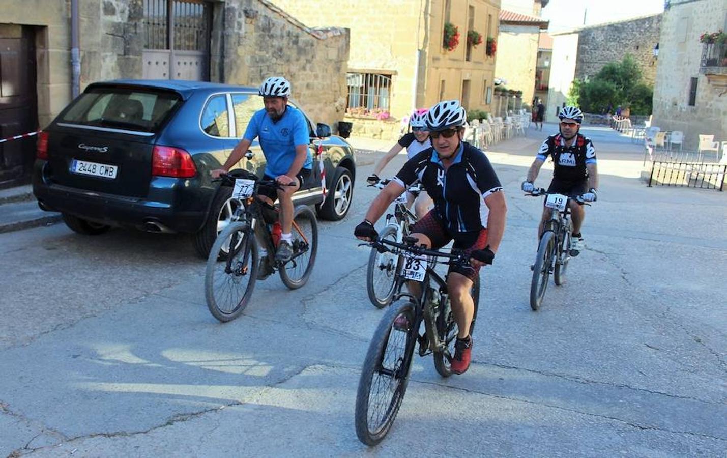 La IV marcha de bicicleta de montaña 'Hazla del Tirón' de Tirgo reunió a 400 corredores por un precioso recorrido en torno a los montes Oberenes.