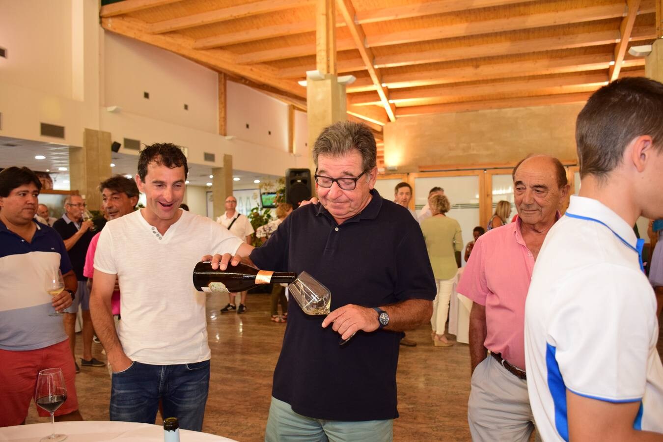 Los jugadores participantes en el Torneo Viña Ijalba, de la Liga de Golf Vino de lomejordelvinoderioja.com, disfrutaron de la cata de vinos de la bodega logroñesa.