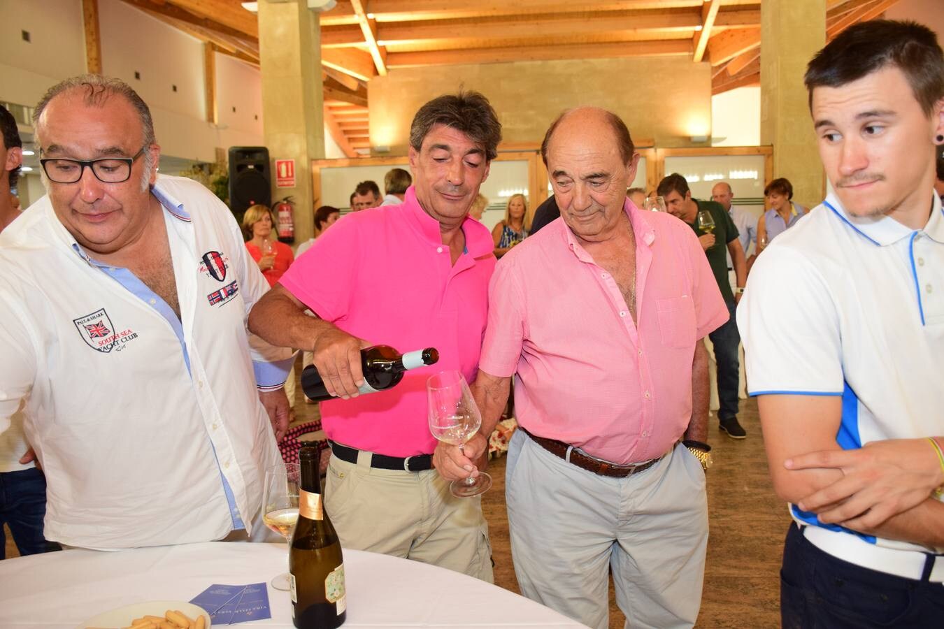 Los jugadores participantes en el Torneo Viña Ijalba, de la Liga de Golf Vino de lomejordelvinoderioja.com, disfrutaron de la cata de vinos de la bodega logroñesa.