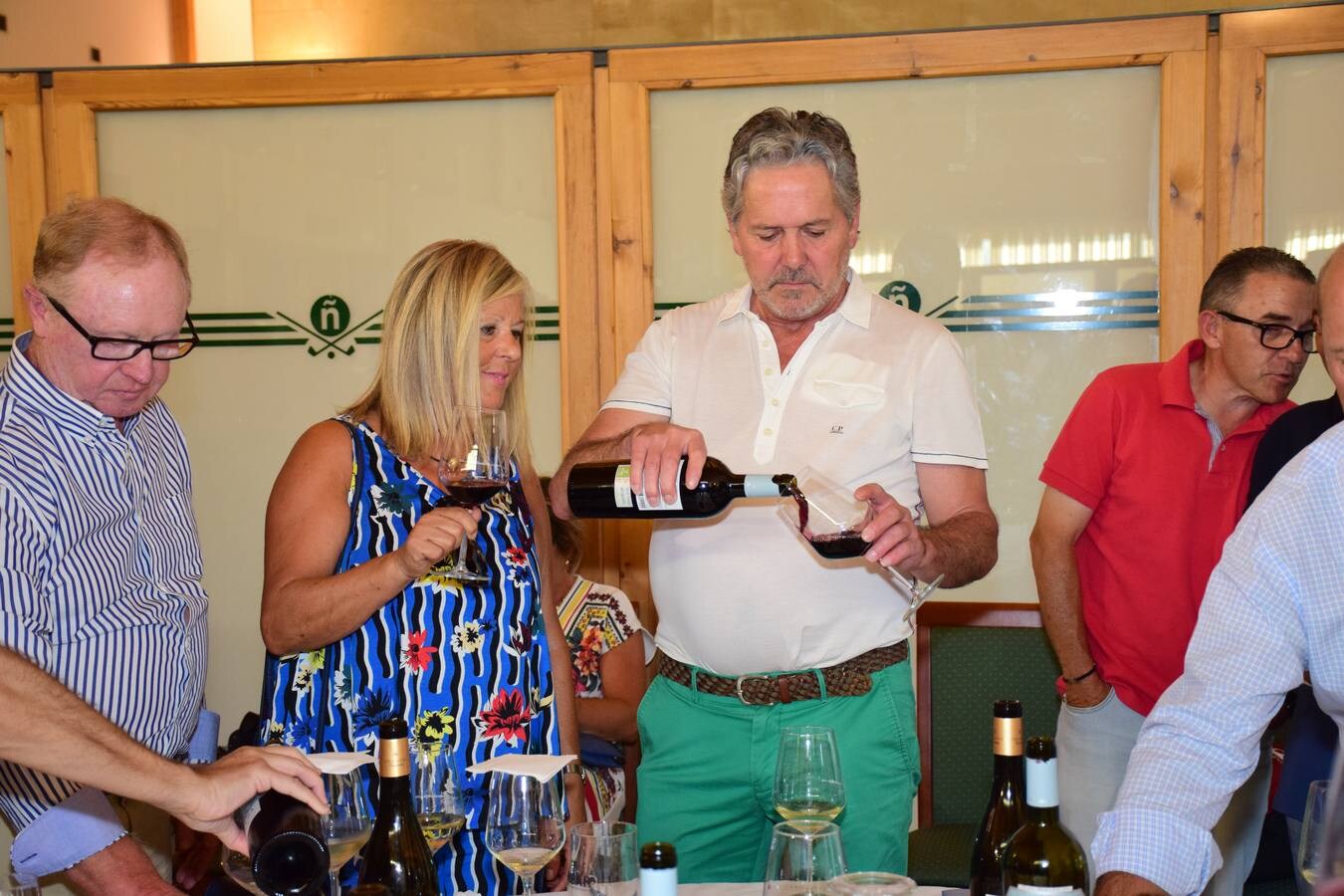 Los jugadores participantes en el Torneo Viña Ijalba, de la Liga de Golf Vino de lomejordelvinoderioja.com, disfrutaron de la cata de vinos de la bodega logroñesa.