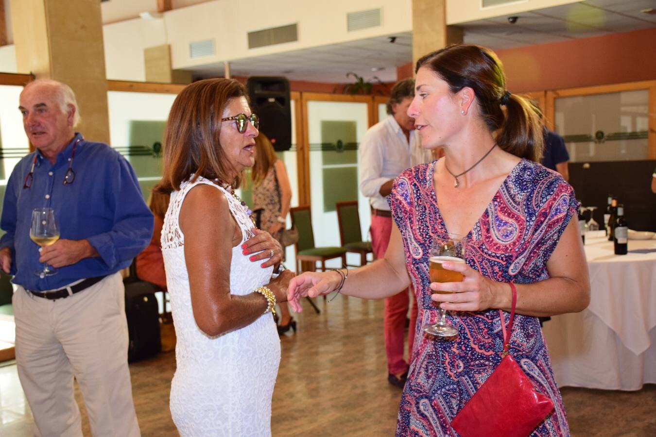 Los jugadores participantes en el Torneo Viña Ijalba, de la Liga de Golf Vino de lomejordelvinoderioja.com, disfrutaron de la cata de vinos de la bodega logroñesa.