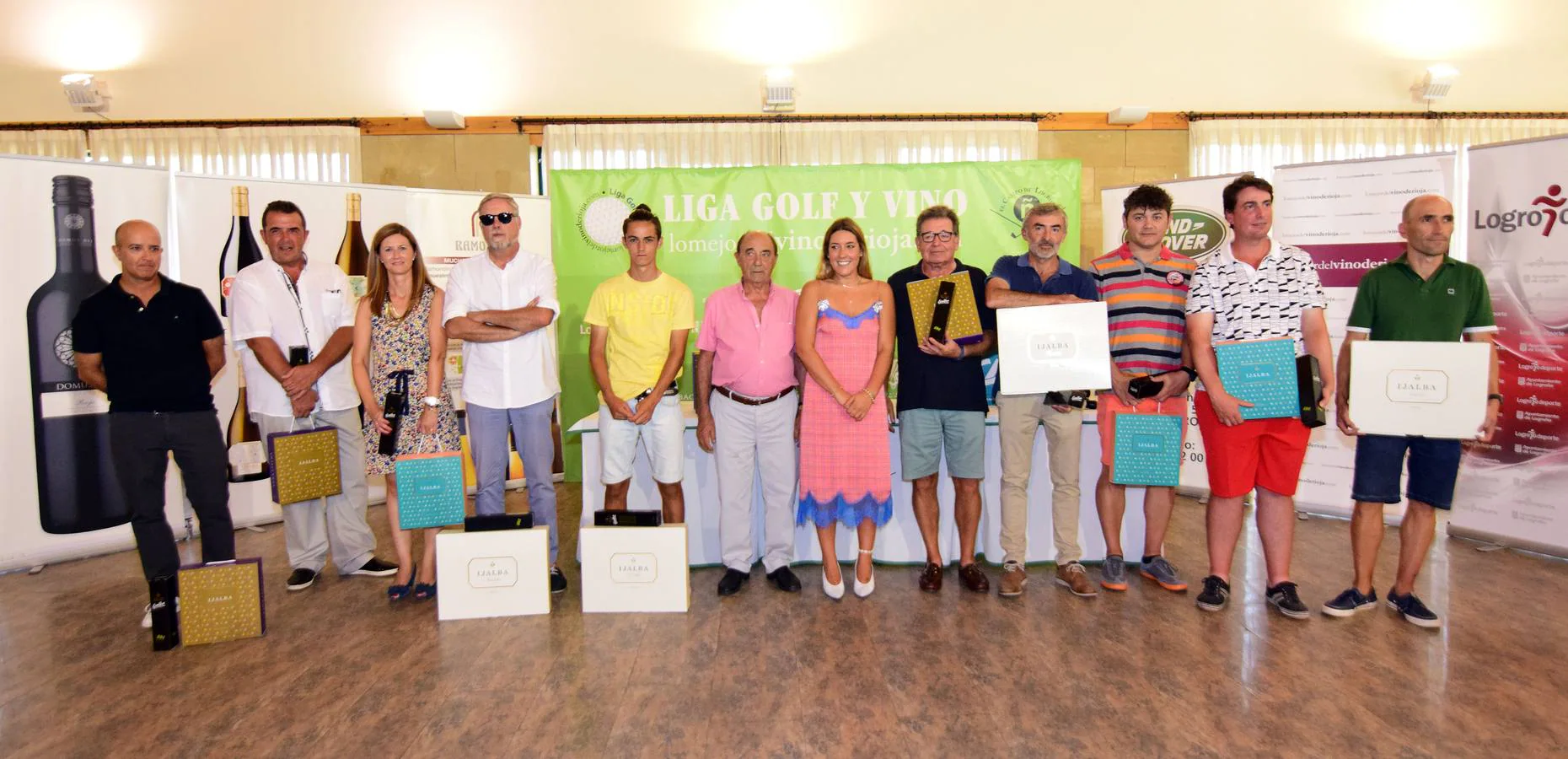 Entrega de premios a los ganadores del Torneo Viña Ijalba, de la Liga de Golf Vino de lomejordelvinoderioja.com.