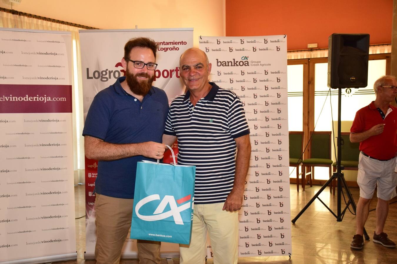 Entrega de premios a los ganadores del Torneo Viña Ijalba, de la Liga de Golf Vino de lomejordelvinoderioja.com.