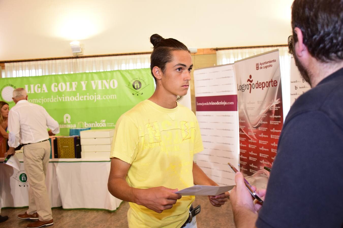 Entrega de premios a los ganadores del Torneo Viña Ijalba, de la Liga de Golf Vino de lomejordelvinoderioja.com.