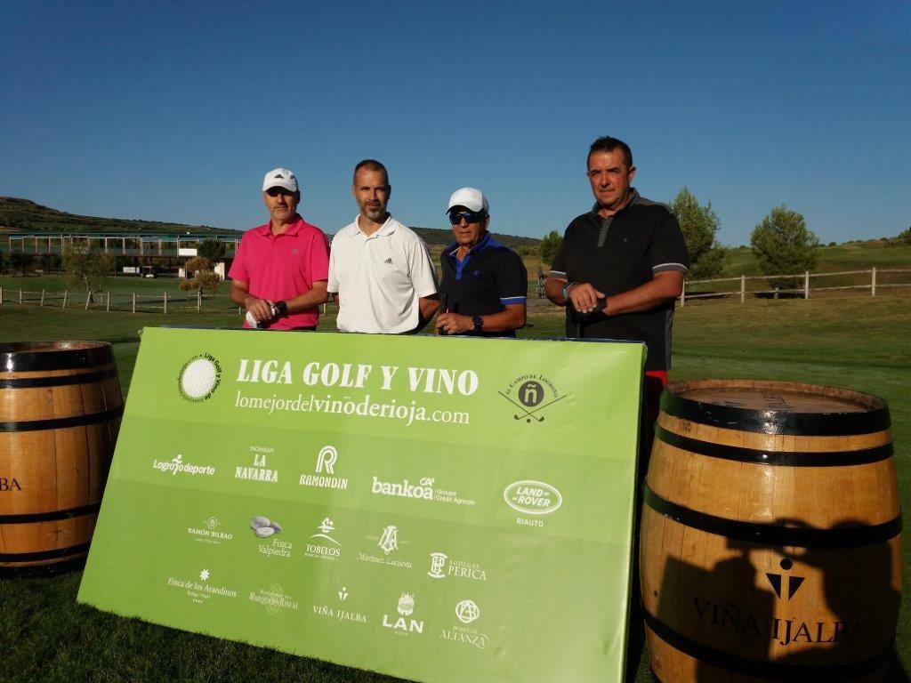 Fotos de salida de los jugadores participantes en el Torneo Viña Ijalba, de la Liga de Golf Vino de lomejordelvinoderioja.com