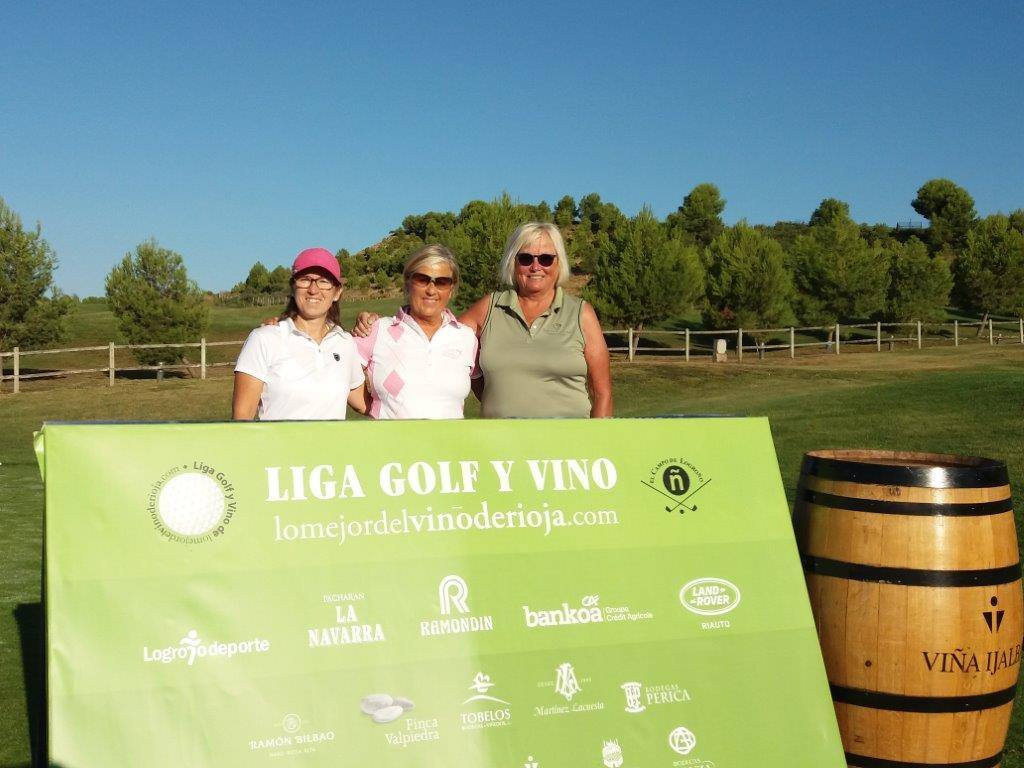 Fotos de salida de los jugadores participantes en el Torneo Viña Ijalba, de la Liga de Golf Vino de lomejordelvinoderioja.com