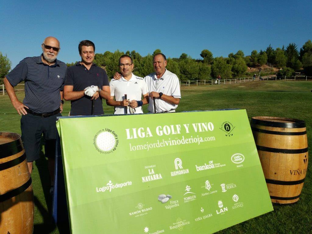 Fotos de salida de los jugadores participantes en el Torneo Viña Ijalba, de la Liga de Golf Vino de lomejordelvinoderioja.com