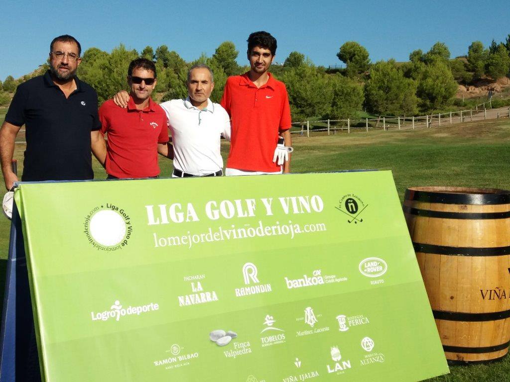 Fotos de salida de los jugadores participantes en el Torneo Viña Ijalba, de la Liga de Golf Vino de lomejordelvinoderioja.com