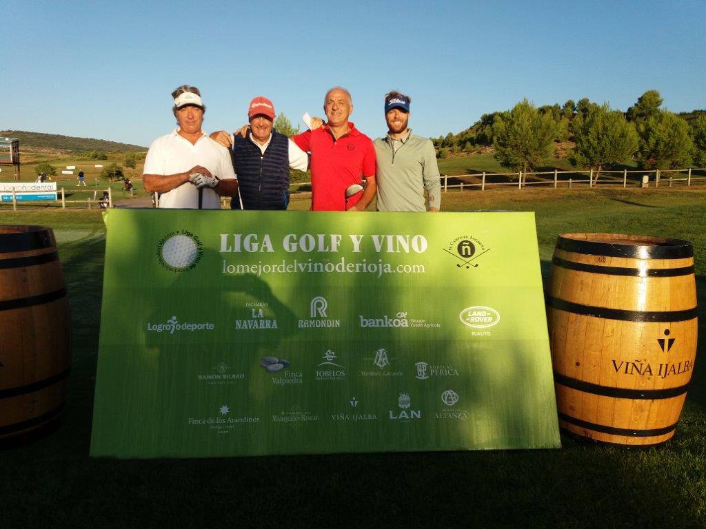 Fotos de salida de los jugadores participantes en el Torneo Viña Ijalba, de la Liga de Golf Vino de lomejordelvinoderioja.com