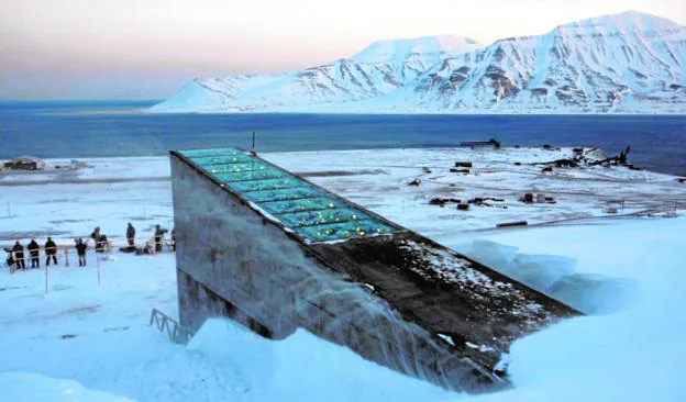 El búnker está situado bajo el hielo en Noruega. :: l.r.
