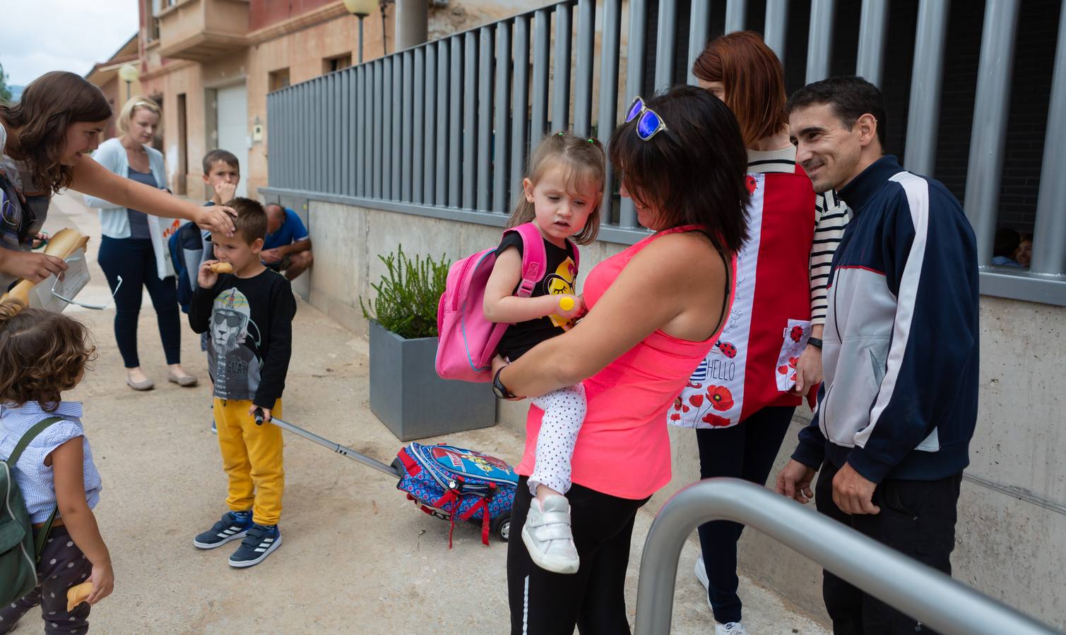 Fotos: Abre el colegio de Medran