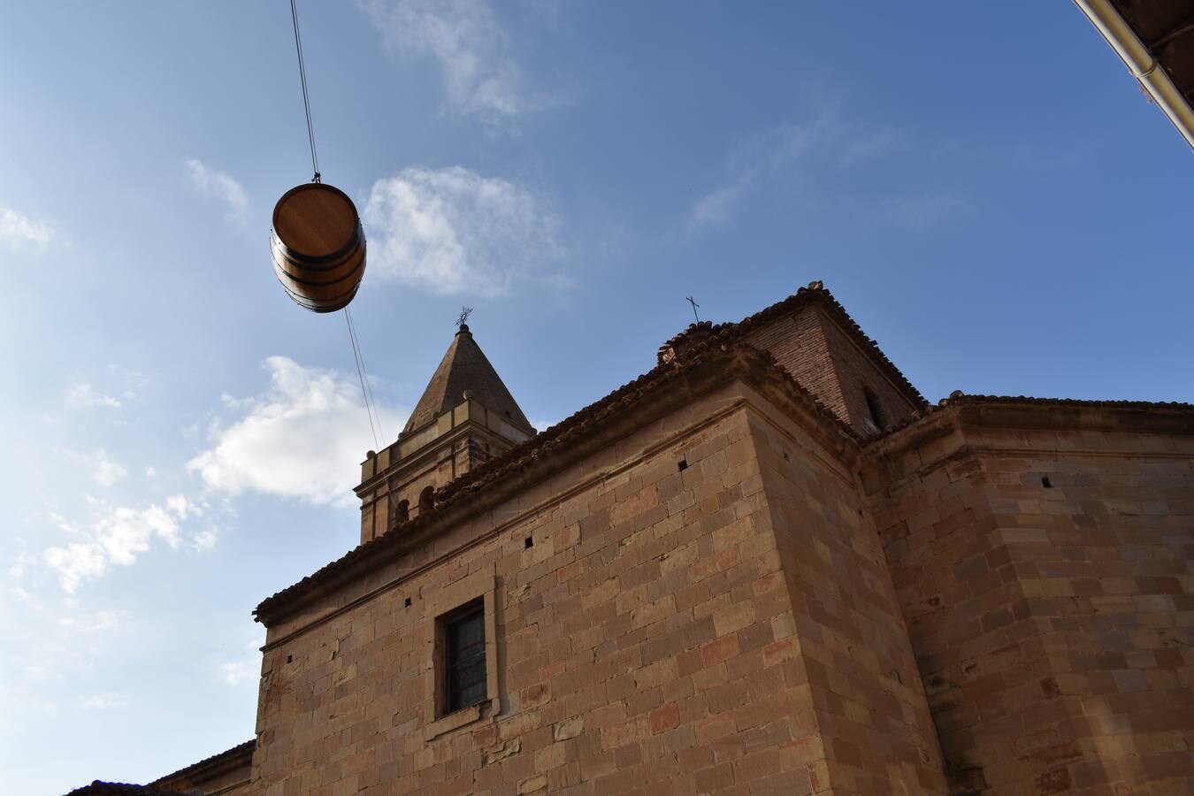 Gran ambiente en el disparo del cohete de las fiestas de la Virgen de la Antigua en Alberite.